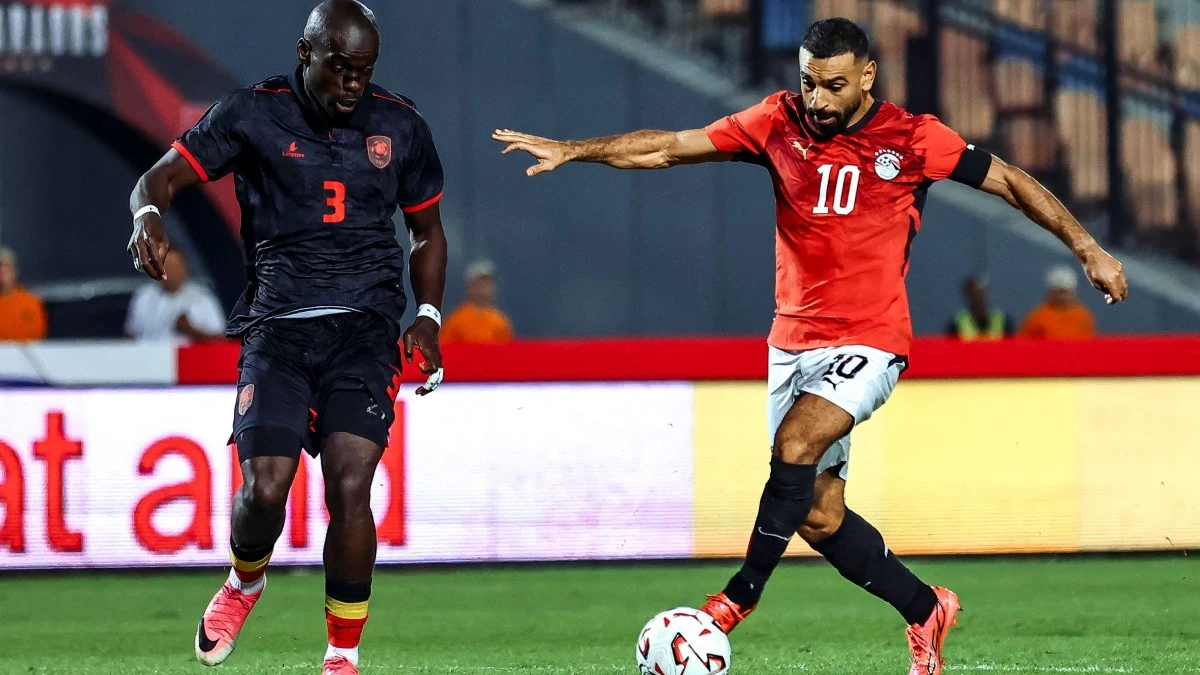 حسام حسن يدافع عن تصريحاته وسط جدل مشاركة صلاح على العشب الصناعي