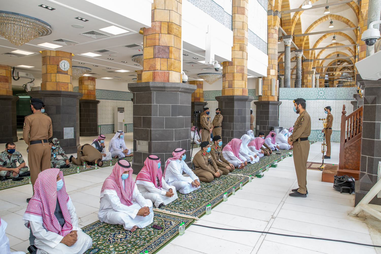 10000 ريال غرامة لـ عقوبة عدم ارتداء الكمامة في المسجد النبوي والحرام 1445