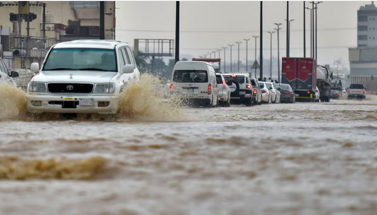 عاجل الأرصاد تُوضح أمطار غزيرة وصواعق رعدية وسيول على 5 مناطق “إنذار باللون الأحمر”