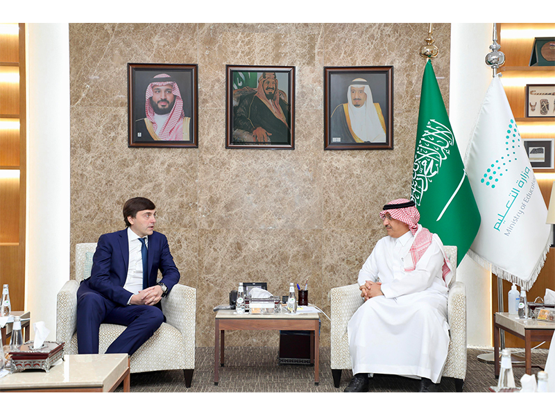 الساعة كم يبدأ دوام المدارس الاحد 3 ديسمبر 2023؟ التعليم تُعلن وقت دوام المدارس الصباحي 1445 الشتوي
