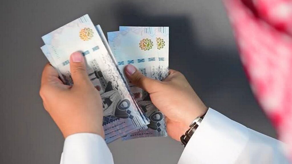 وزارة المالية تكشف متى نزول راتب شهر مارس في السعودية للموظفين في قطاعات الحكومة؟