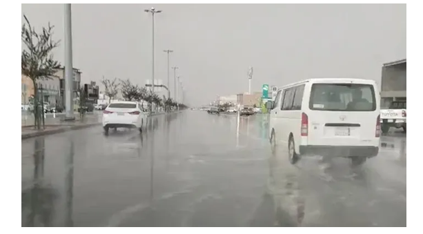 إنذار الدفاع المدني يحذر.. هطول أمطار رعدية على معظم المناطق من يوم غدٍ حتى الإثنين المقبل