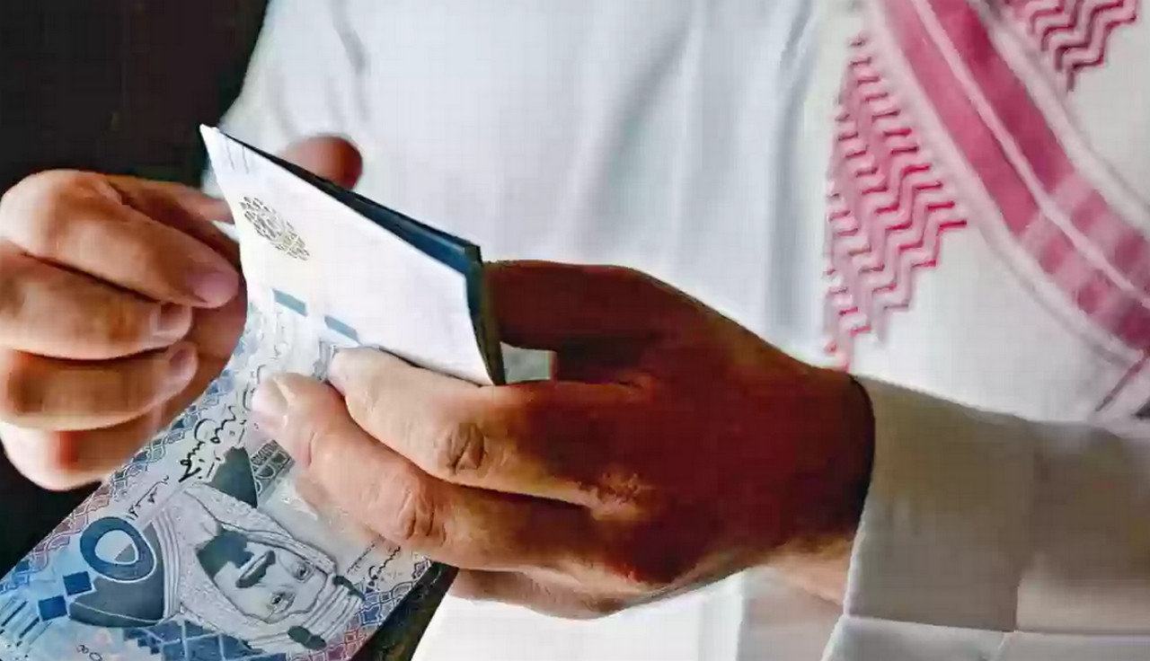 ماهي شروط التقديم في منحة الديوان الملكي 1445 ؟ خدمة العملاء توضح