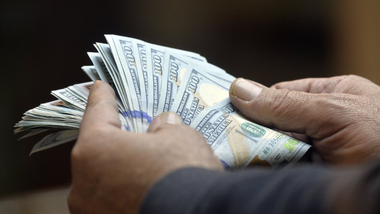 أخر تحديث لسعر الدولار اليوم “الورقة الخضراء تتراجع بالتزامن مع نهاية العام الحالي 2025”.. بتاريخ 7 ديسمبر